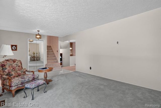 219 Allen Lake Drive, White Lake, MI 48386