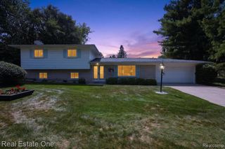 219 Allen Lake Drive, White Lake, MI 48386