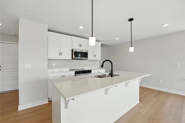 1333 S 4th Street E, Louisburg, KS 66053