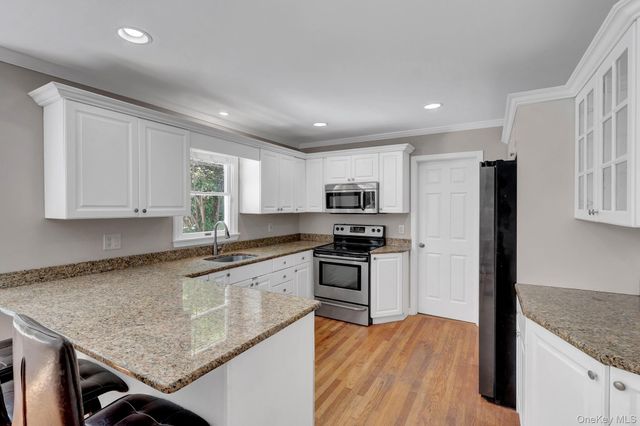 67 Randall Road, Wading River, NY 11792