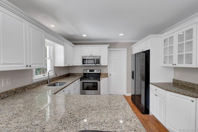 67 Randall Road, Wading River, NY 11792