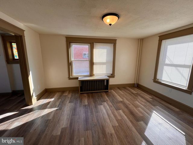 2268 READING, Reading, PA 19609