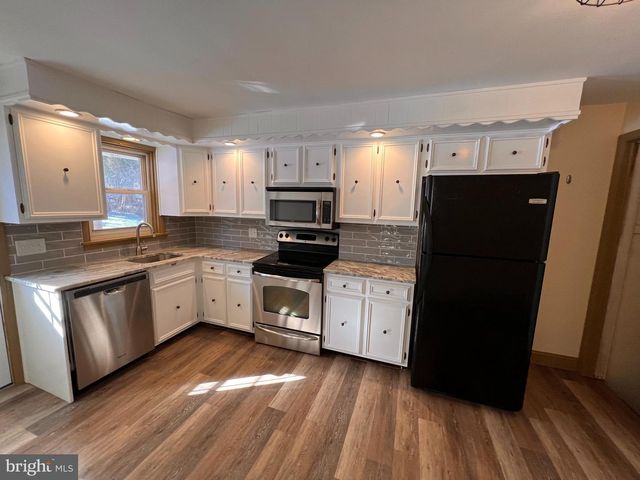 2268 READING, Reading, PA 19609