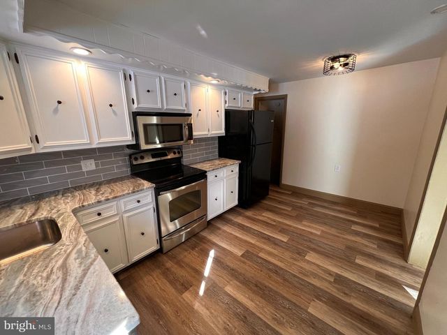 2268 READING, Reading, PA 19609