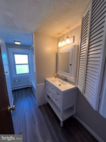 2268 READING, Reading, PA 19609