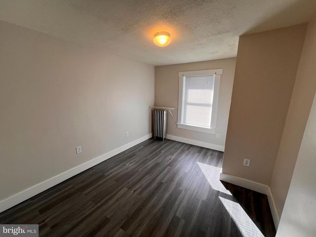 2268 READING, Reading, PA 19609