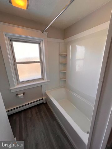 2268 READING, Reading, PA 19609