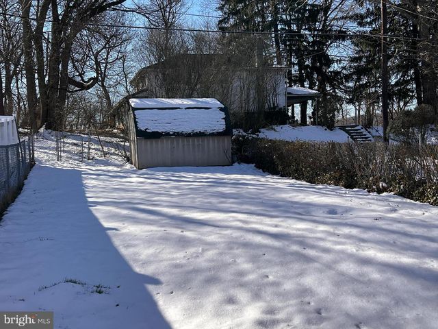 2268 READING, Reading, PA 19609