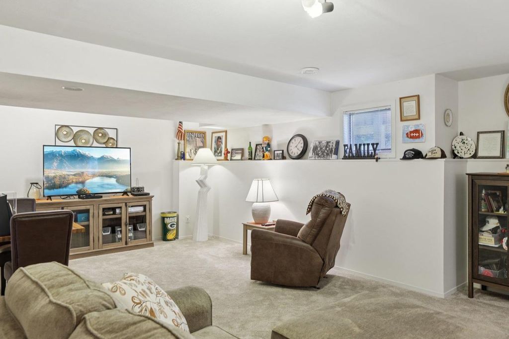 5672 Ambrosia Terrace, Mcfarland, WI 53558