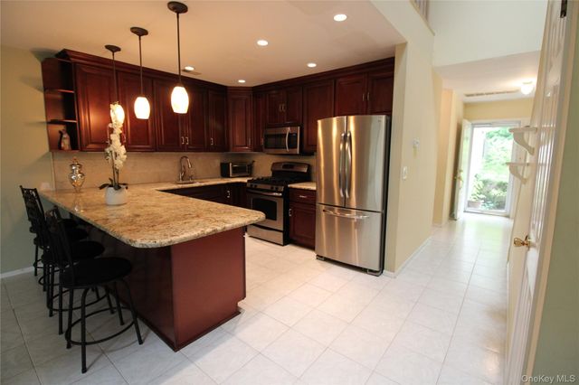 3 Pidgeon Court, Manorville, NY 11949