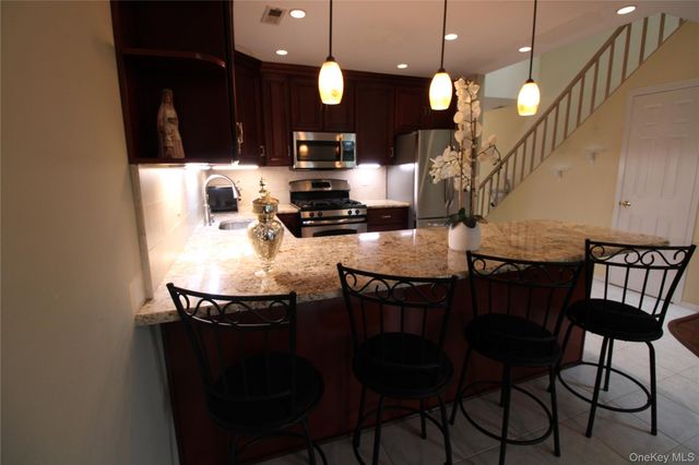 3 Pidgeon Court, Manorville, NY 11949