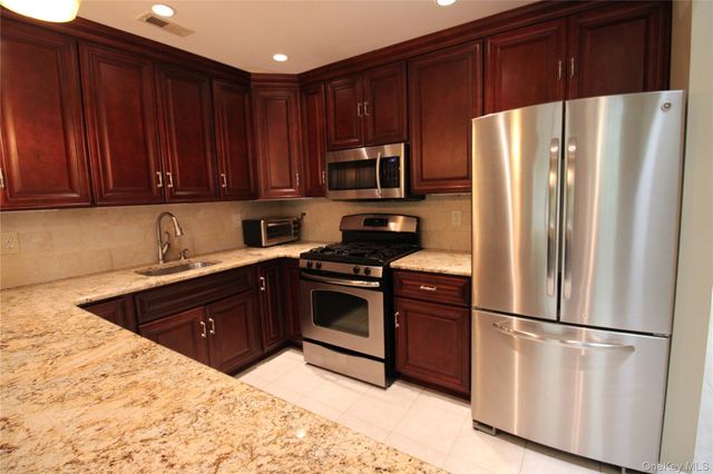 3 Pidgeon Court, Manorville, NY 11949