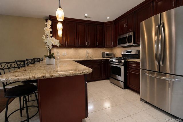 3 Pidgeon Court, Manorville, NY 11949