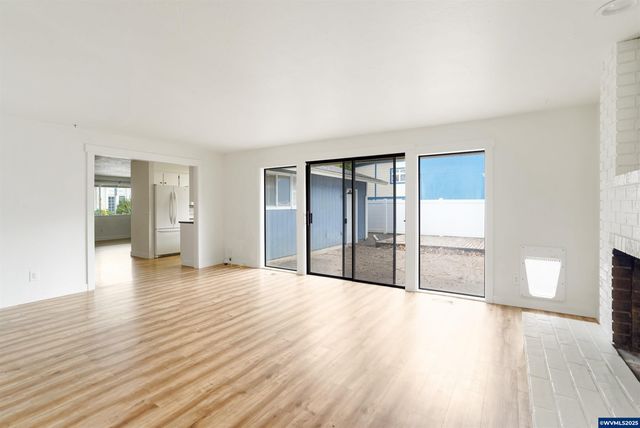 115 McClaine St, Silverton, OR 97381