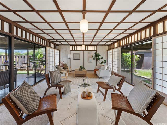 313 Anolani Street, Honolulu, HI 96821