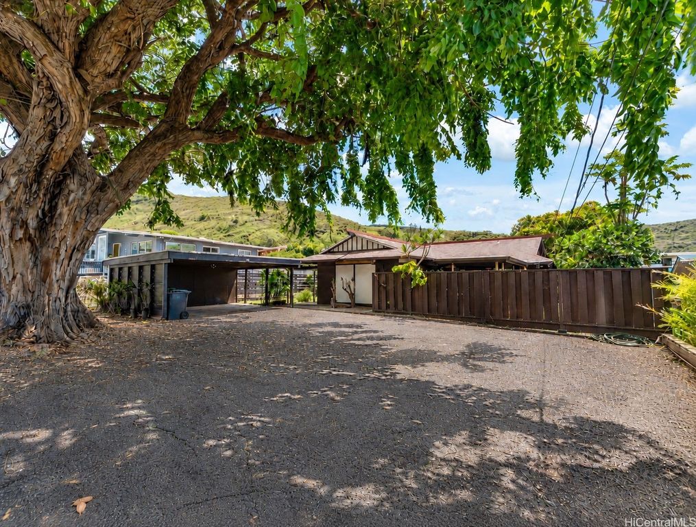 313 Anolani Street, Honolulu, HI 96821