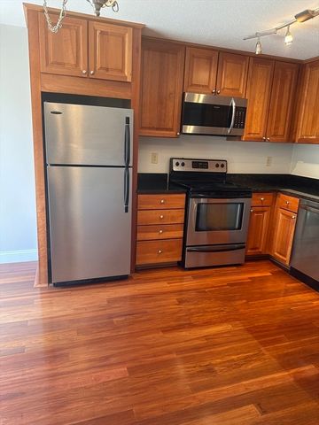 1600 Skyline Dr 2, Lowell, MA 01854