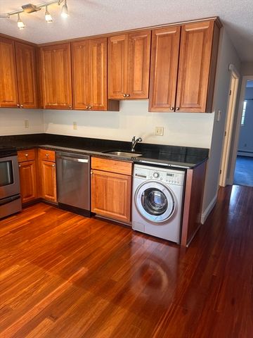 1600 Skyline Dr 2, Lowell, MA 01854