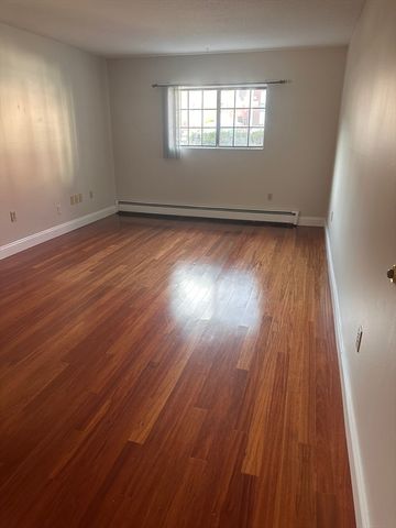 1600 Skyline Dr 2, Lowell, MA 01854