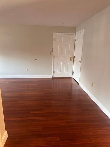 1600 Skyline Dr 2, Lowell, MA 01854