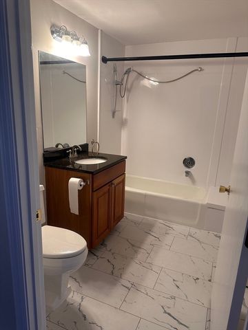 1600 Skyline Dr 2, Lowell, MA 01854