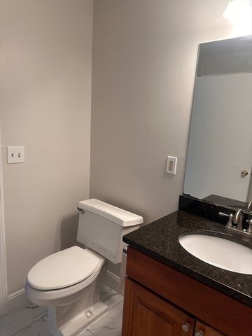 1600 Skyline Dr 2, Lowell, MA 01854