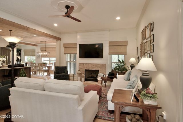 15 Morris Moore Dr, Humboldt, TN 38343