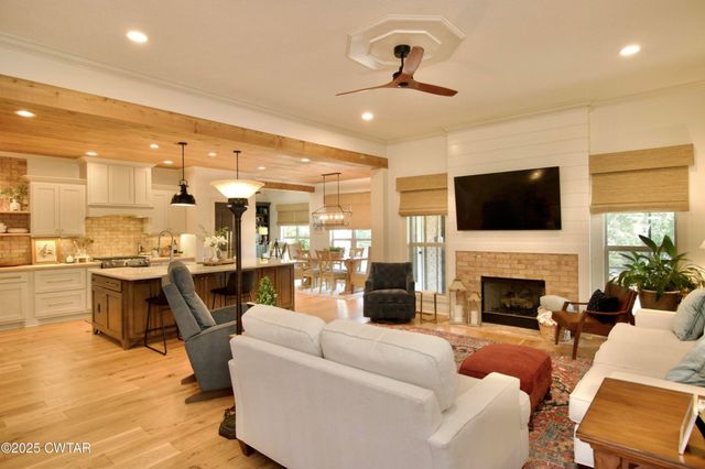 15 Morris Moore Dr, Humboldt, TN 38343