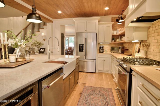 15 Morris Moore Dr, Humboldt, TN 38343