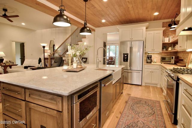 15 Morris Moore Dr, Humboldt, TN 38343