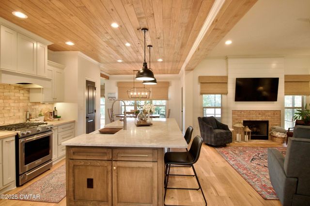 15 Morris Moore Dr, Humboldt, TN 38343