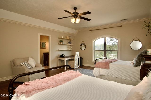 15 Morris Moore Dr, Humboldt, TN 38343