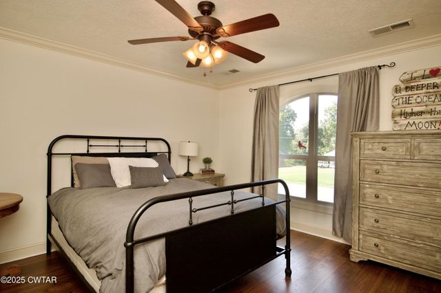 15 Morris Moore Dr, Humboldt, TN 38343