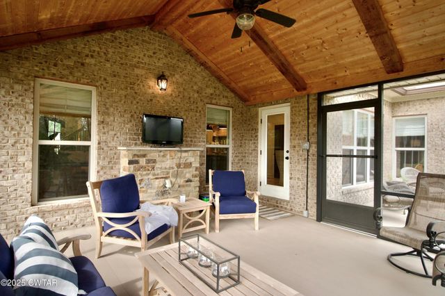 15 Morris Moore Dr, Humboldt, TN 38343