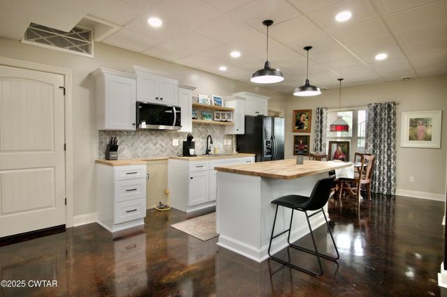 15 Morris Moore Dr, Humboldt, TN 38343