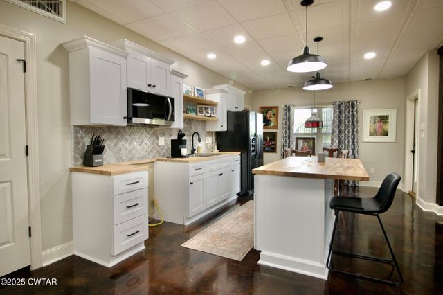 15 Morris Moore Dr, Humboldt, TN 38343