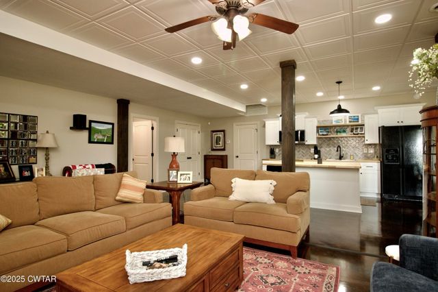 15 Morris Moore Dr, Humboldt, TN 38343