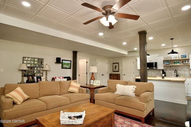 15 Morris Moore Dr, Humboldt, TN 38343