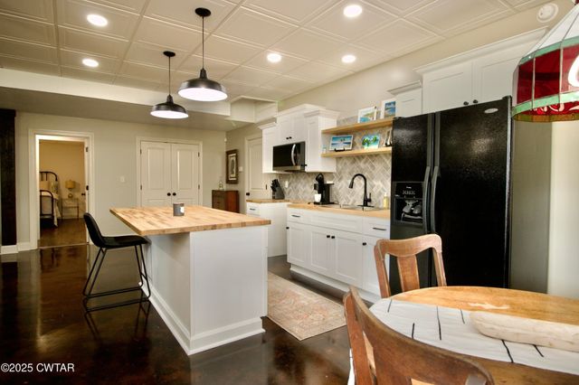 15 Morris Moore Dr, Humboldt, TN 38343