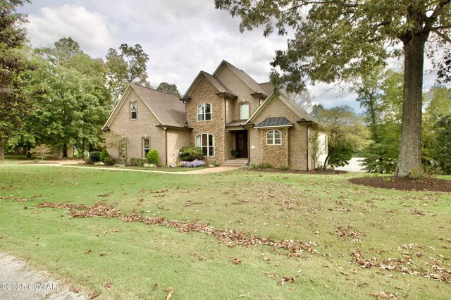 15 Morris Moore Dr, Humboldt, TN 38343