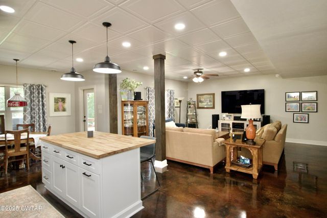 15 Morris Moore Dr, Humboldt, TN 38343