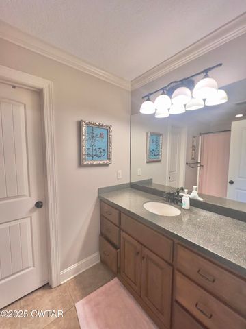 15 Morris Moore Dr, Humboldt, TN 38343