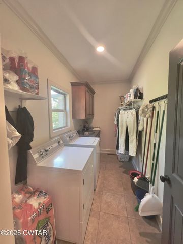 15 Morris Moore Dr, Humboldt, TN 38343