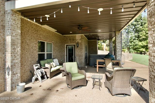 15 Morris Moore Dr, Humboldt, TN 38343