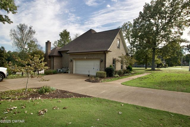 15 Morris Moore Dr, Humboldt, TN 38343