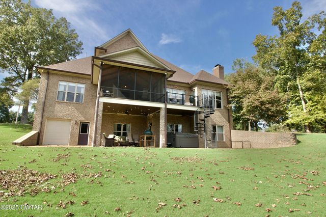 15 Morris Moore Dr, Humboldt, TN 38343