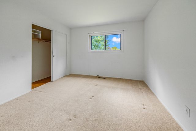 304 Dartmoor Drive, Crystal Lake, IL 60014