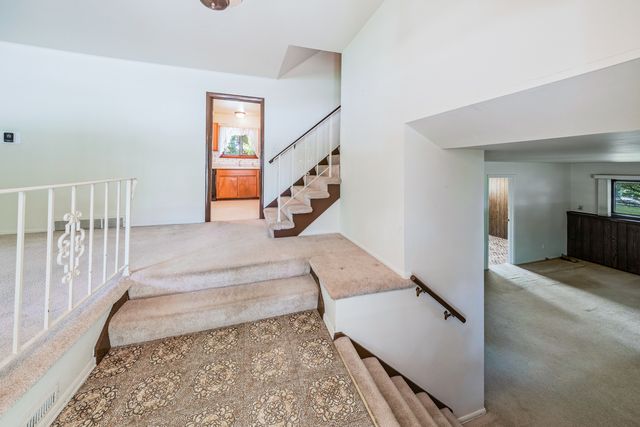 304 Dartmoor Drive, Crystal Lake, IL 60014