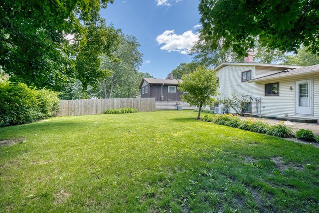 304 Dartmoor Drive, Crystal Lake, IL 60014
