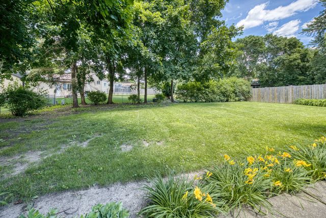 304 Dartmoor Drive, Crystal Lake, IL 60014